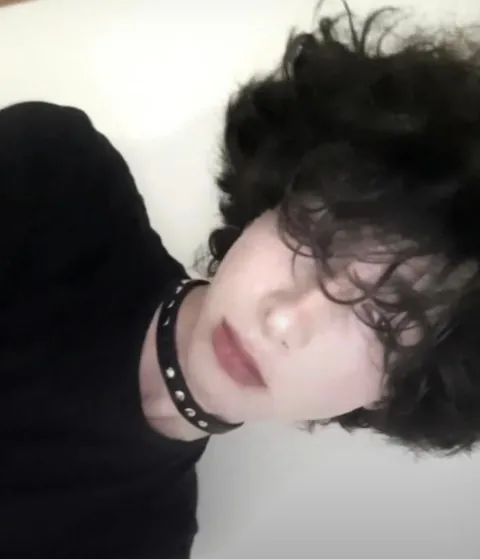 (18) emo sissy with a pink pussy >_<