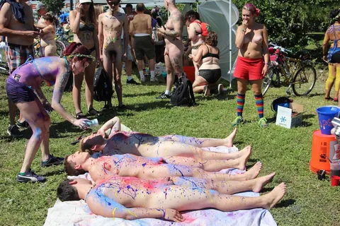 CFNM nude body painting
