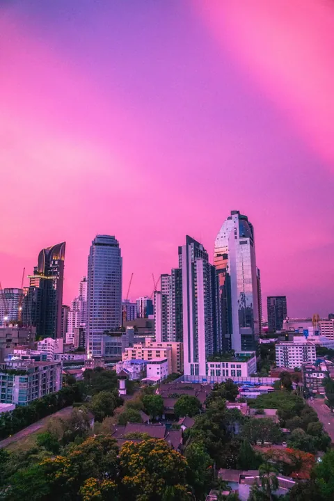 Pink sky over Bangkok, yesterday for a few minutes during sunset.