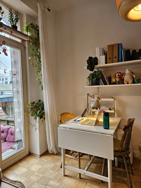 18sqm (194sqft) studio flat with built-in loft bed