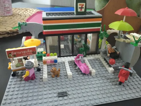 Lego 7 Eleven Thailand Scene