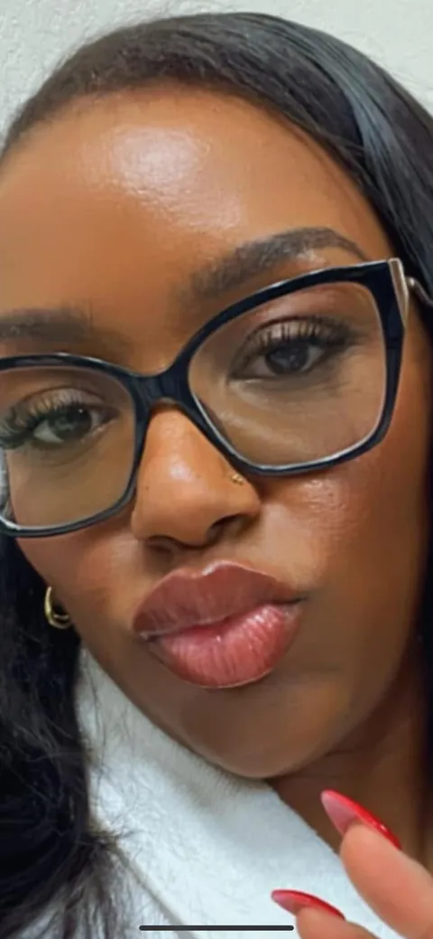 This auntie got me bricked af! 🥜💦💦