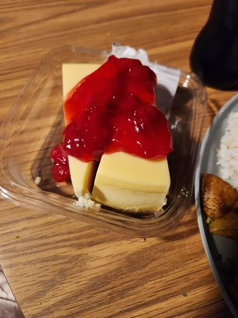[homemade] steak, roasted potatoes, steamed broccoli, and jasmine rice. plus mexican coke and cheesecake from the store