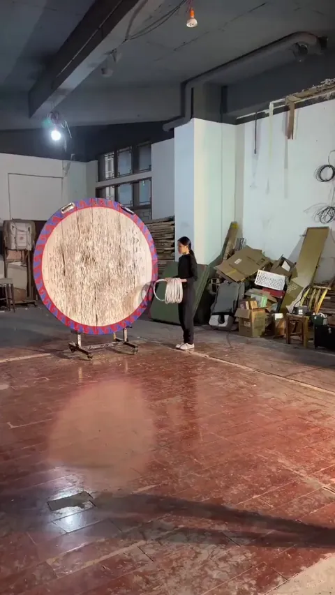 His knife throwing skills are next-level!