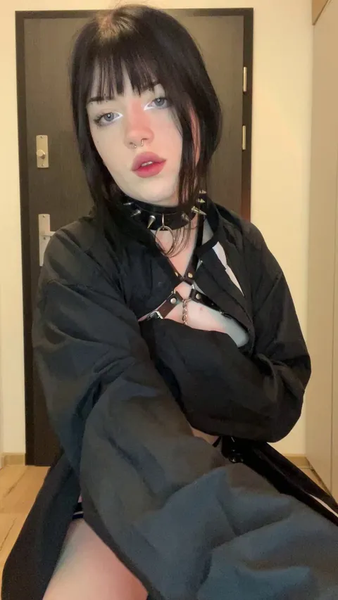 Idk should I go outside in this [F]