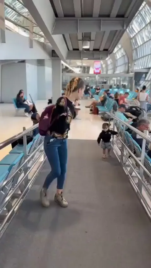 Determined Mother Doesn't Let Lack Of Arms Stop Her