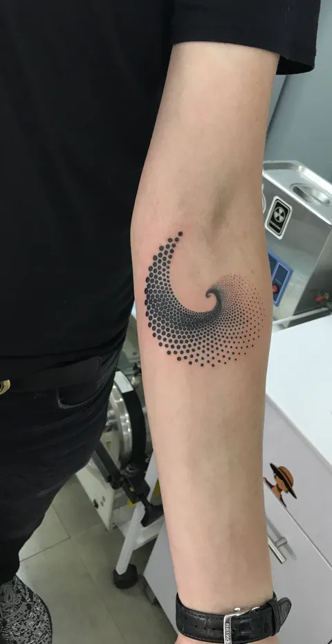 Fibonacci Dots Spiral by Lokka Gurko - Central Tattoo, near Tel Aviv, Israel