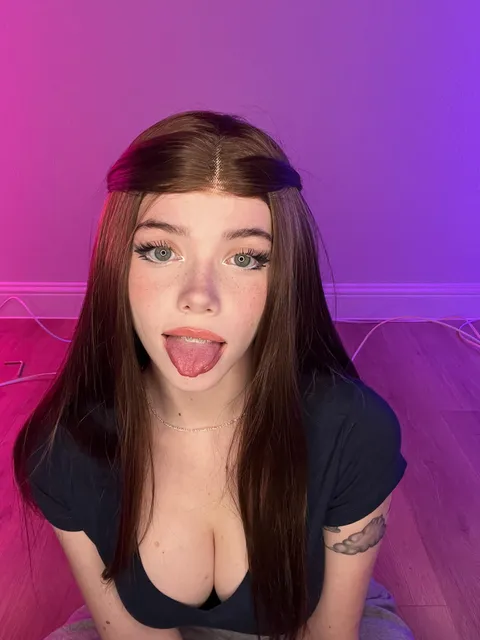 eyes on my mouth only.. or are u staring at smthng else?