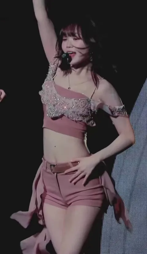 LE SSERAFIM - Chaewon