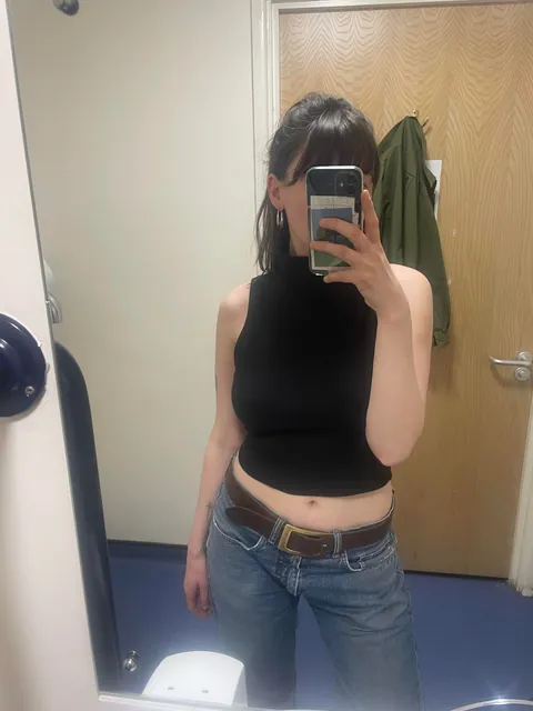 Undress me at work :) (f,27)