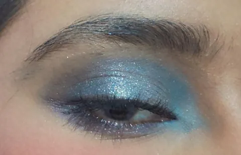 blue eyeshadow is my newest obsession.
