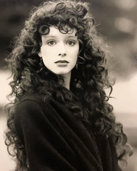 Christina Hendricks, 1990s