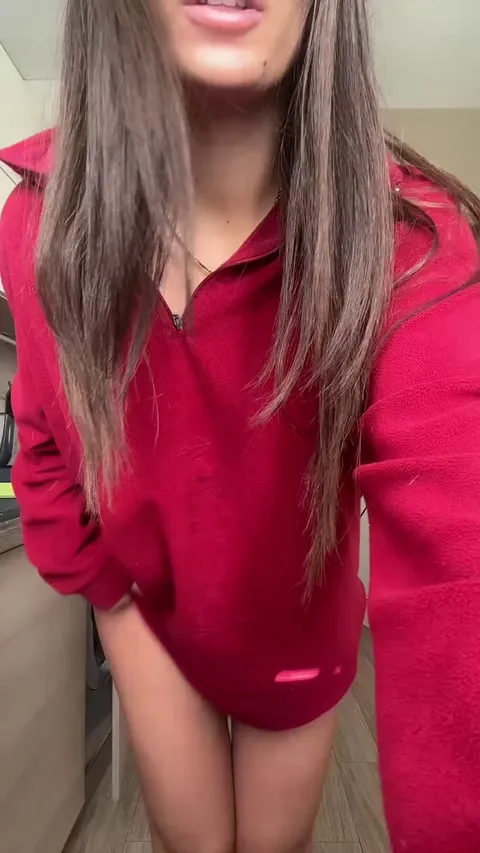 Average Italian girl with natural boobs 