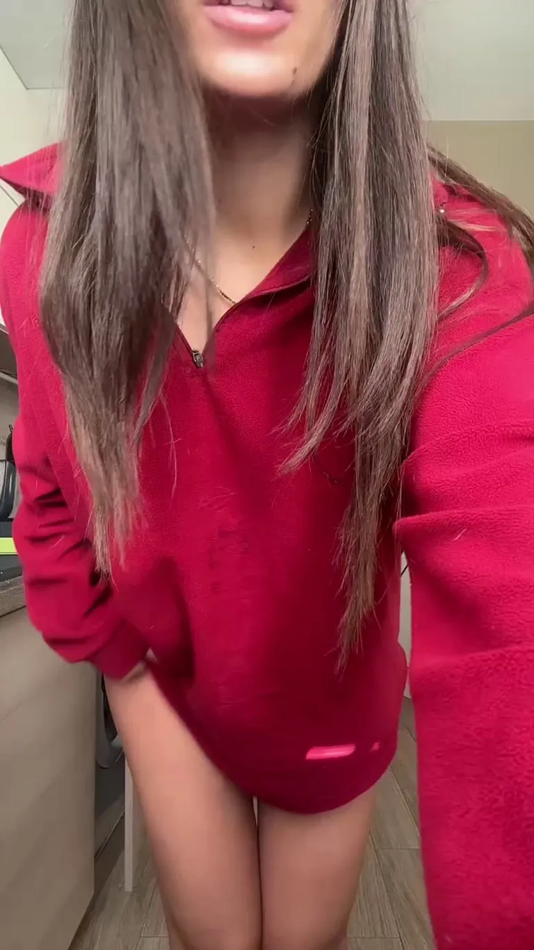 Average Italian girl with natural boobs 