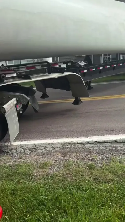 Truck's payload gets stuck