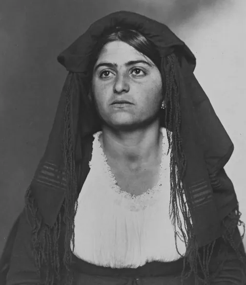 Immigrants arriving in the US through Ellis Island from 1906 to 1914 captured by photographer Augustus Frederick Sherman