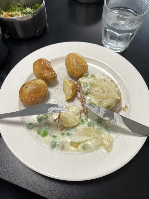 Had to eat my lunch with two knives bc we don’t have enough cutlery at my work 