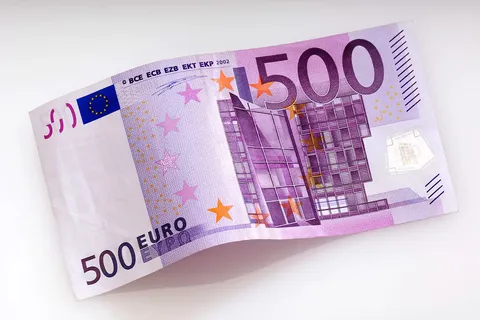 Does anyone know where I can get my hands on a €500 euro banknote?