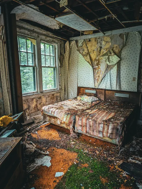 Room in abandoned hotel in New York