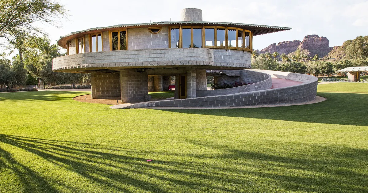 Frank Lloyd Wright Spiral House, build in 1952, Phoenix [3200x1680] [building]