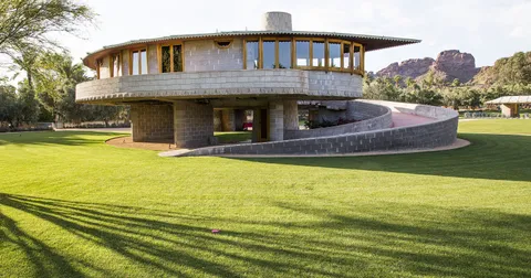 Frank Lloyd Wright Spiral House, build in 1952, Phoenix [3200x1680] [building]
