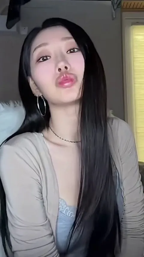 Julie - KISS OF LIFE