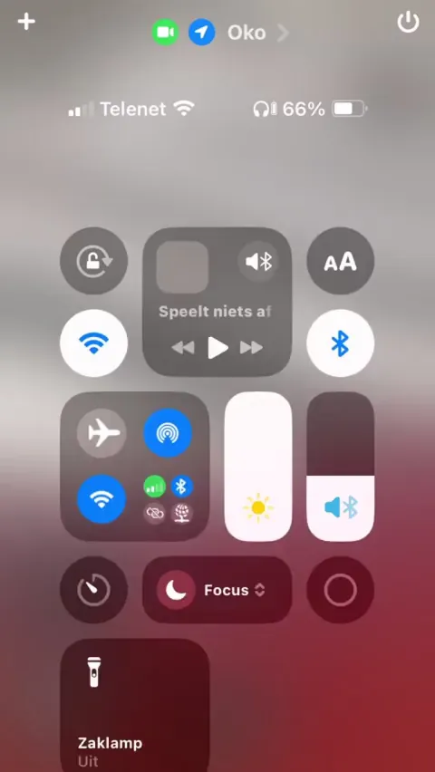 I use this app to safely cross some dangerous roads. Oko