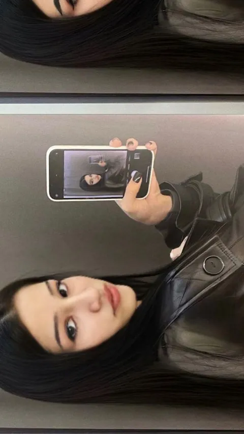 Any daddy who wants to play?