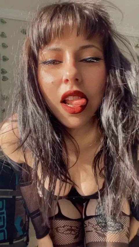 Who wants to spank this goth ass?