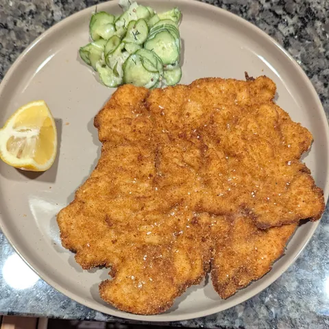 [homemade] Chicken Schnitzel with Cucumber Salad