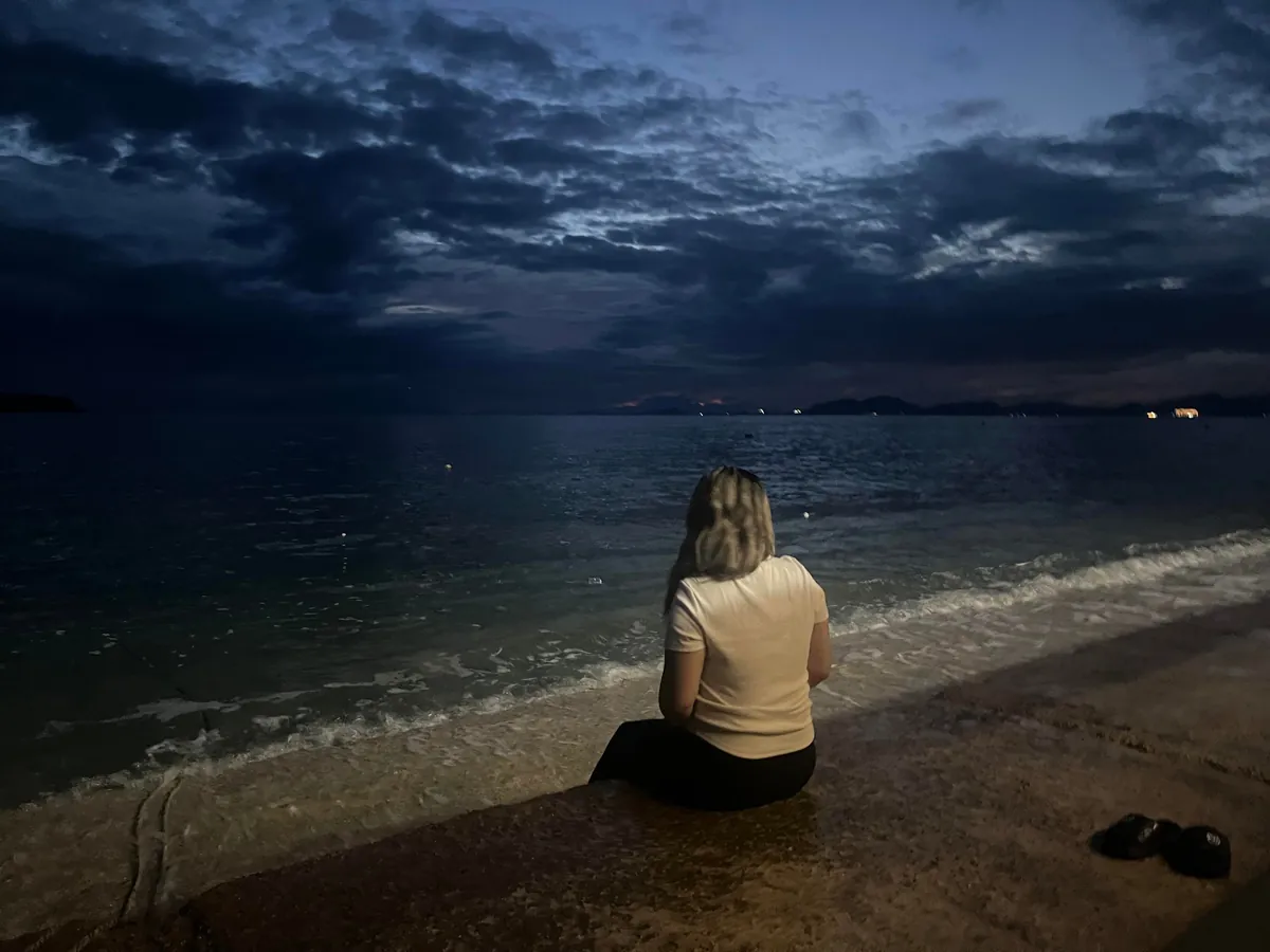 23F 5‘8 95kg makeup and no makeup pics