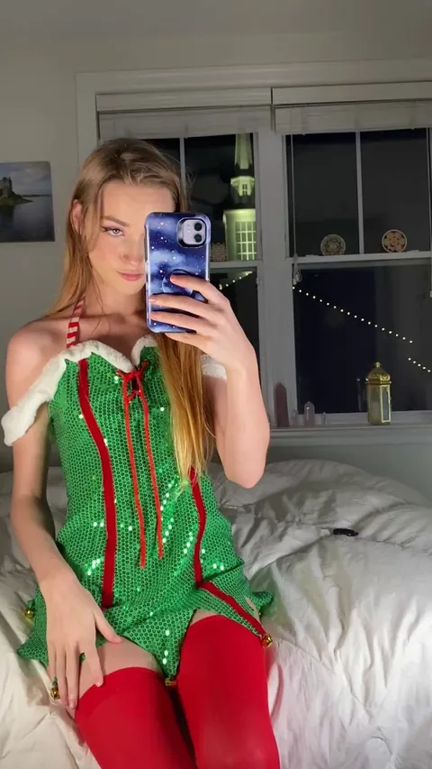 This slutty elf couldn’t resist sharing my naughty bits with you this Christmas