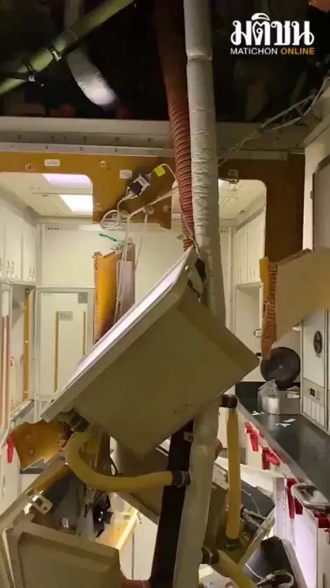 Aftermath video showing the cabin of Singapore Airlines flight SQ321 after experiencing severe turbulence that killed one person.