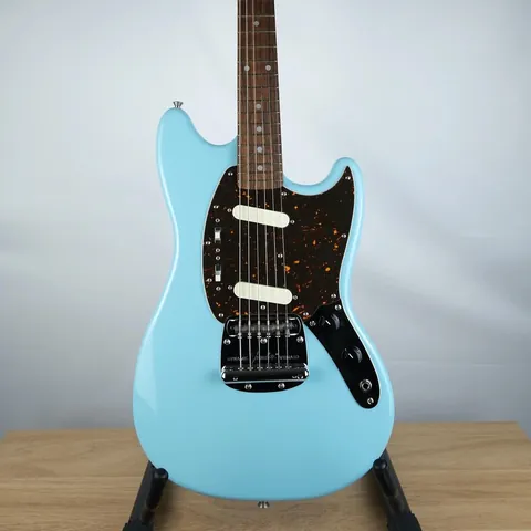 Turned my old guitar into a Zombie guitar.