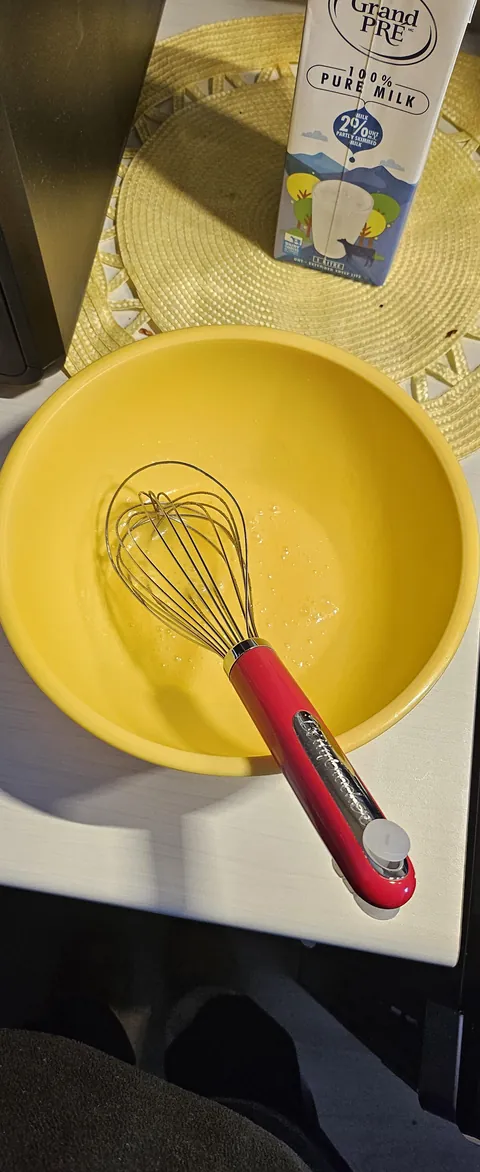 My bowl is the same color as egg yolk