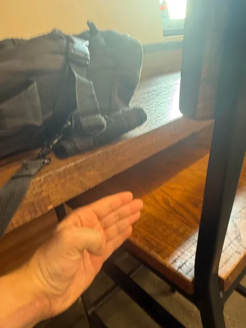 The amount of leg room between the chairs and the counter at this Starbucks