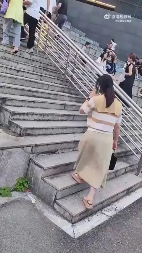 The brain quickly memorizes the rhythm of stairs after just a few steps. If even a single step is off by as little as a centimeter, it can disrupt muscle memory and cause someone to trip.