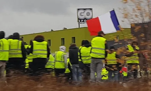French People Bring Guillotine To Yellow Vest Protests
