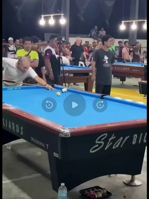 The GOAT of billiards, Efren “Bata” Reyes, still doing this at 71 yrs old. 🐐