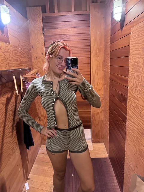 My two favourite things in one! Shopping and showing myself off