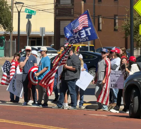 [OC] Pro-Trump Counter Protesters in Lubbock, TX during No Kings Protest