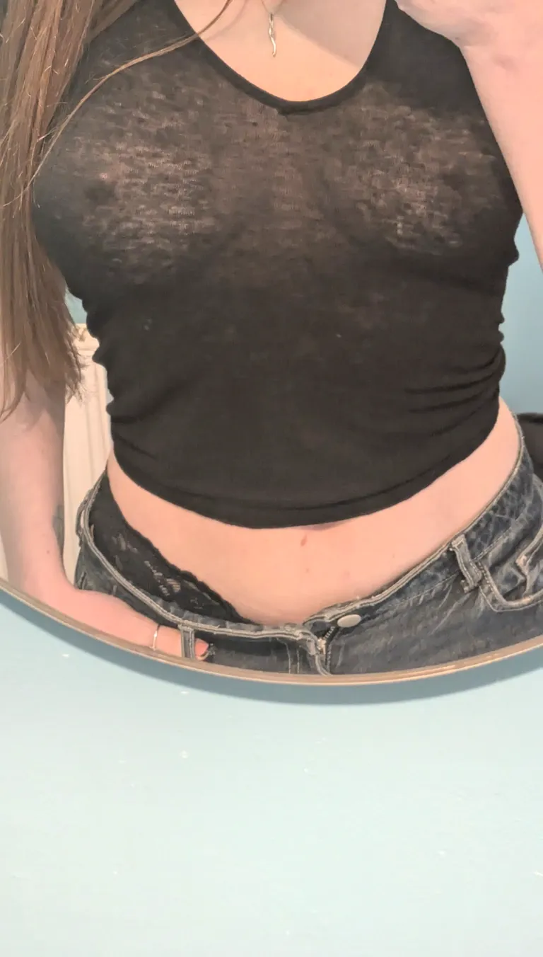 So many DMs to get through, should I post more pictures to apologise for keeping people waiting...? 🫦