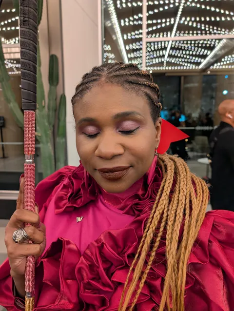 My SO is blind and I do her makeup, it's Grammy Week again! Magenta for Magenta sake for the BMC Black Carpet 💃🏾