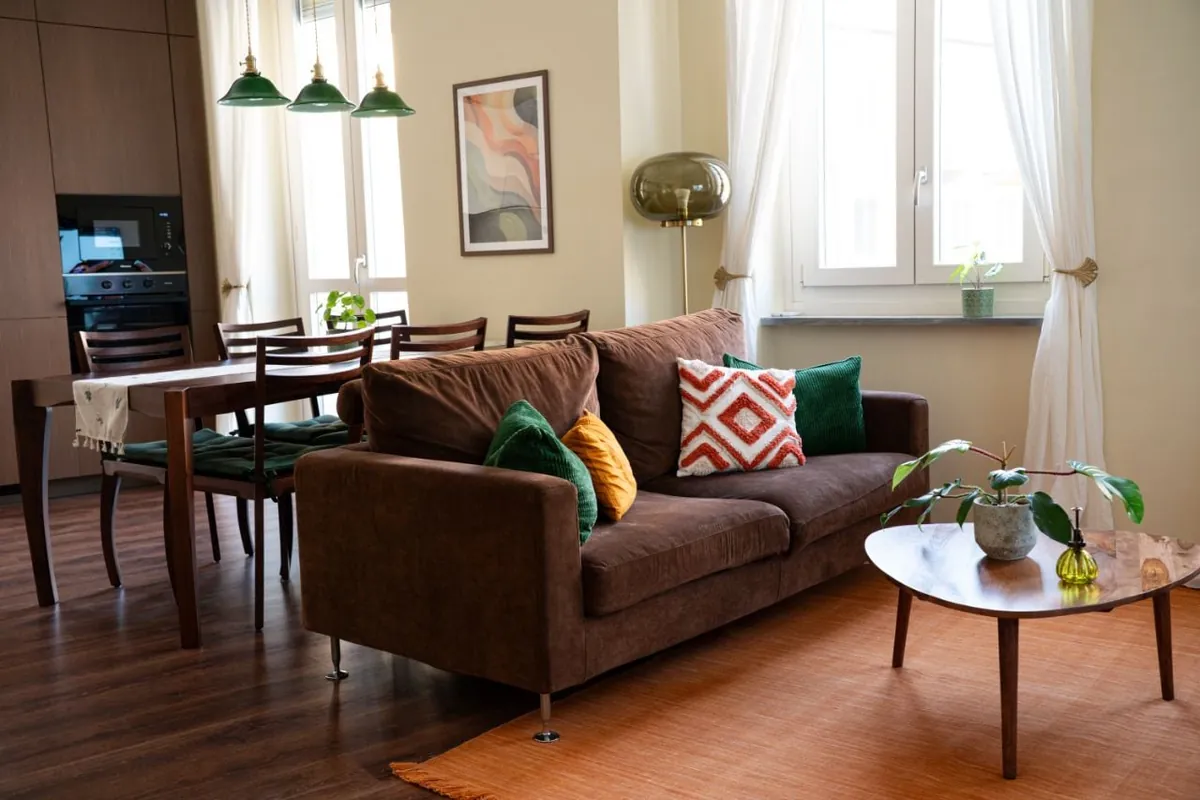 Living room, night and day