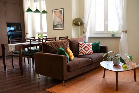 Living room, night and day