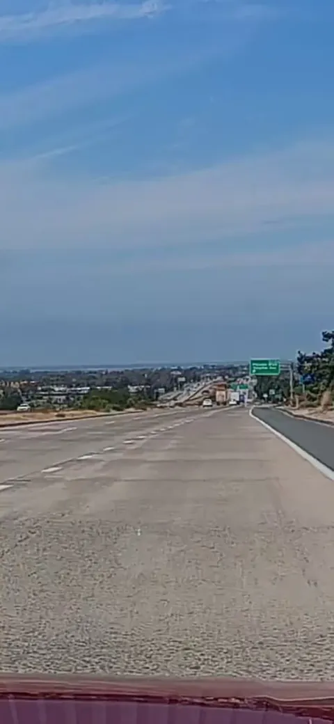 [OC] Van driver in a hurry forgets about the FedEx truck on his side