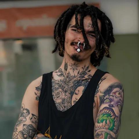 Meeting lizard man 11 years ago in London vs me present day im 23