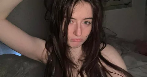 (F) Swipe for my face still a bit nervous. Will have to post more of it