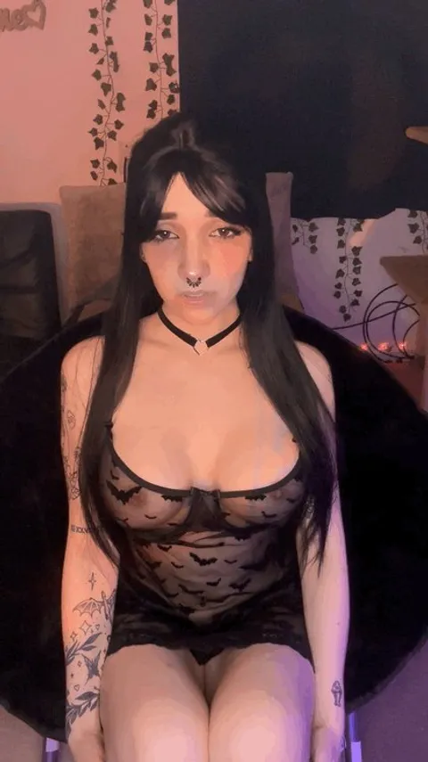 Are goth aheago sluts your type? 🖤