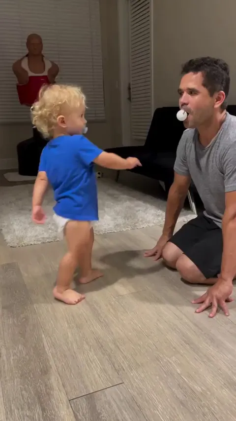 Unbelievable martial arts skills from this baby! 💪🏆